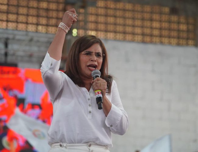 Banhcreser y Rixi Moncada: dudas sobre su gestión legal