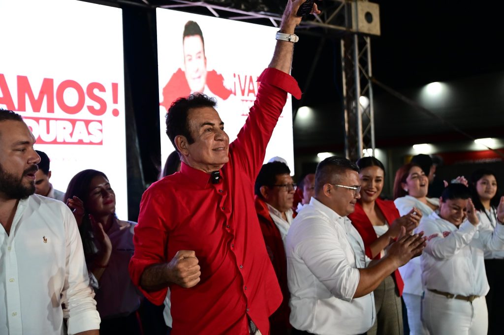 Salvador Nasralla lidera intención de voto en Honduras y presiona por alianza opositora