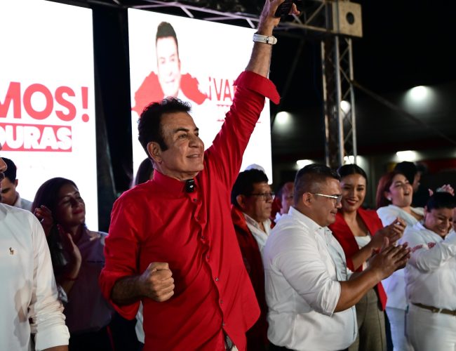 Salvador Nasralla lidera intención de voto en Honduras y presiona por alianza opositora