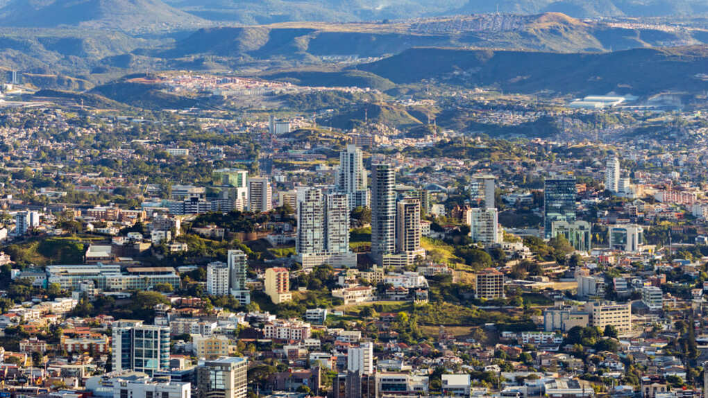 Colectivos armados y desatención estatal encienden alertas sobre la crisis institucional en Honduras