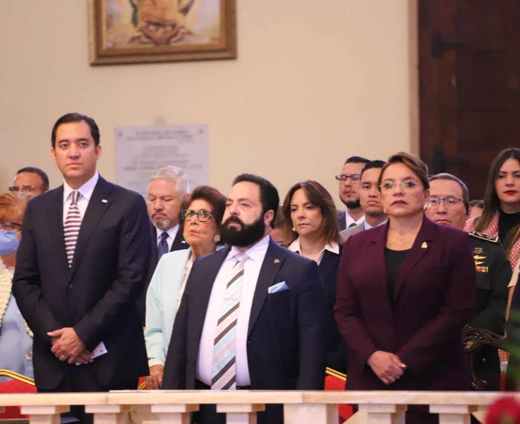 Reclaman a Luis Redondo por violación de ley en renuncia en el CNE