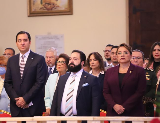 Reclaman a Luis Redondo por violación de ley en renuncia en el CNE