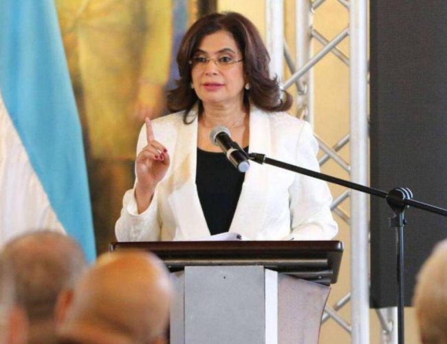 Propuesta de Rixi Moncada de eliminar la Central de Riesgos despierta debate económico en Honduras