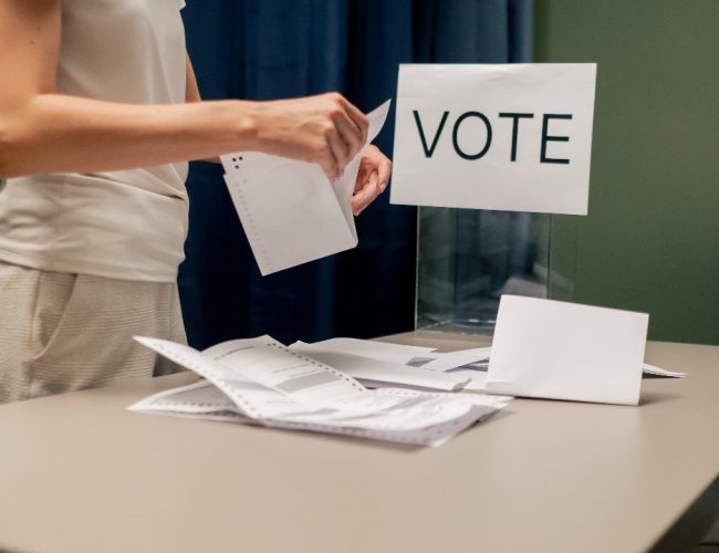 La Ruta de Honduras hacia 2025: Elecciones, Economía y Democracia